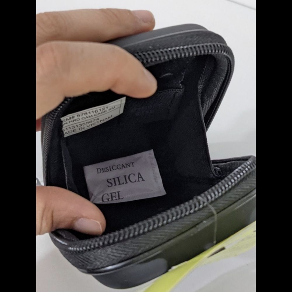 New Protective Hard Shell IPX2 Carrying Camera Case (Waterproof, Shockproof) - Picture 4 of 5